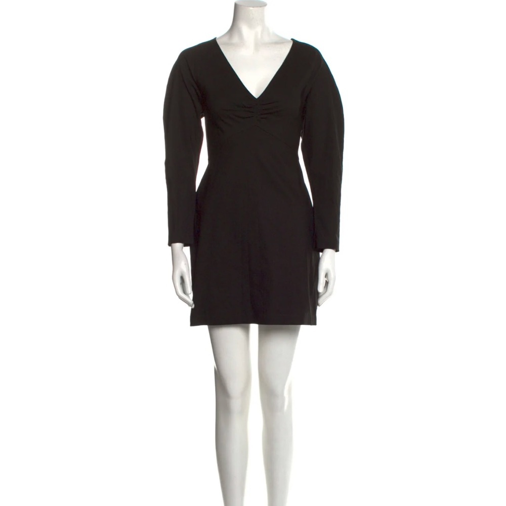 ALC black V-neck shift dress size 6
New with tags